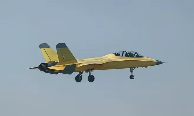 双垂尾版猎鹰来啦不只改了垂尾那么简单，因此网友们都可以认真得啵一下。其实细心者早