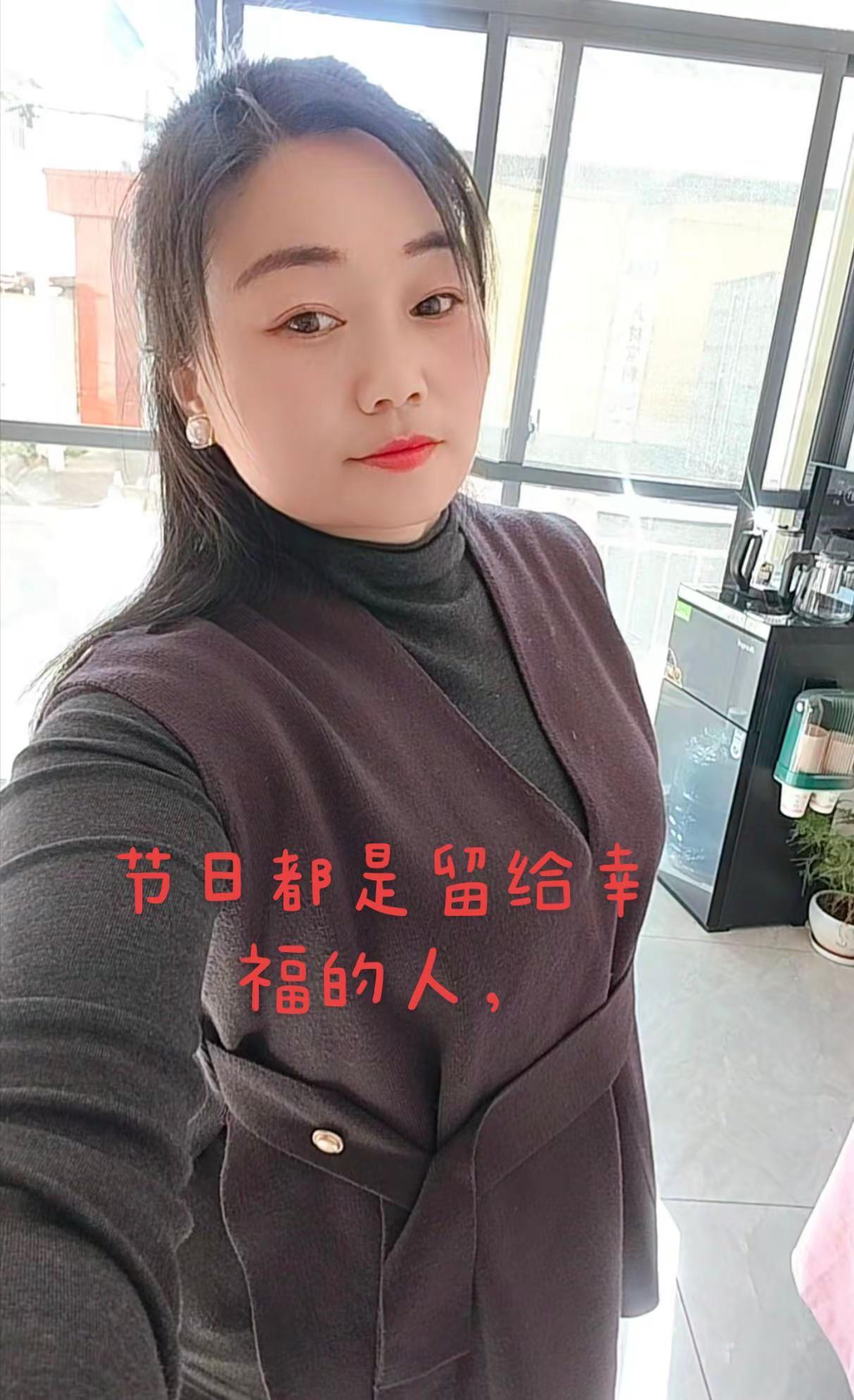 情人节到了，那就祝不爱的人再也不相逢，相爱的人再走都能重逢