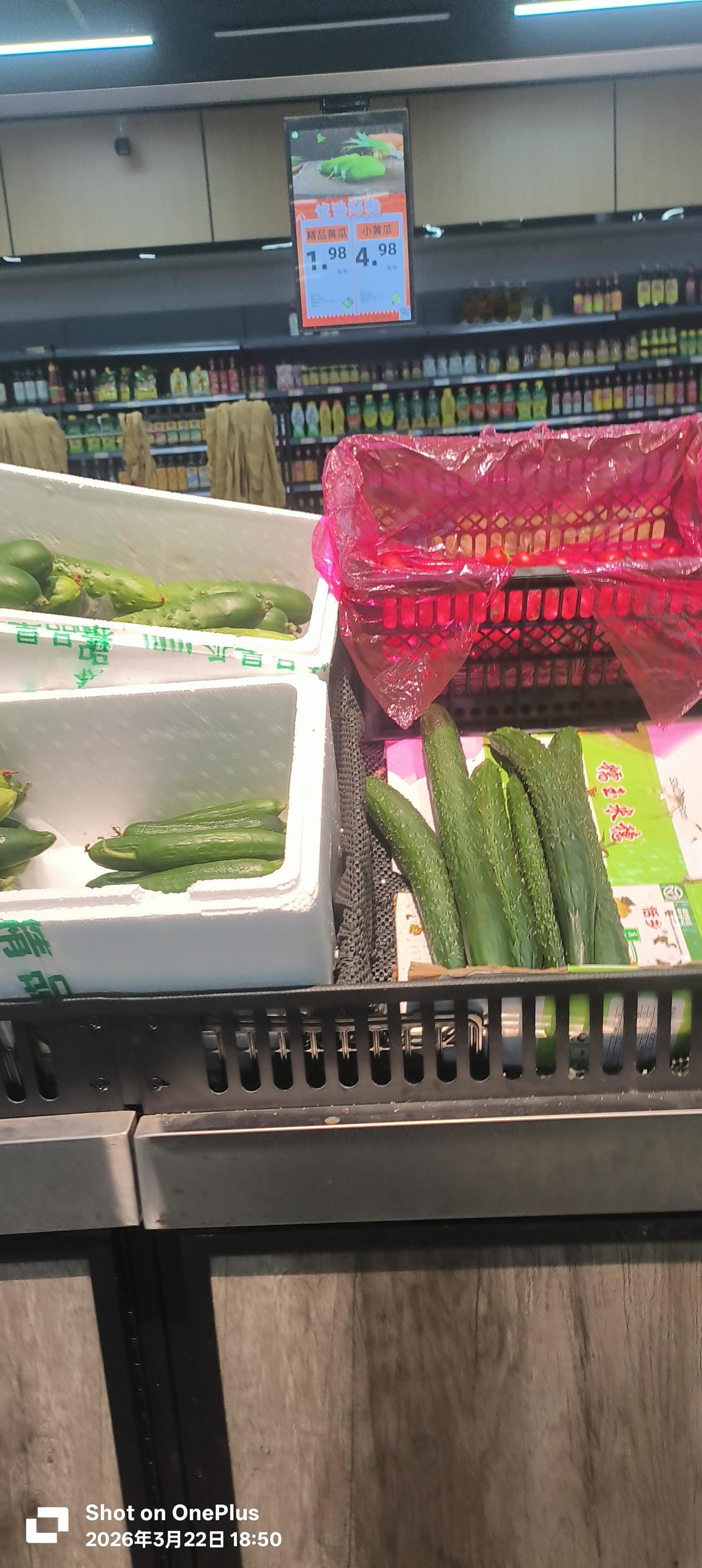 昨天去镇上超市买生活用品，顺便去看了一下蔬菜瓜果价格，看到这些图片，你今年种植了