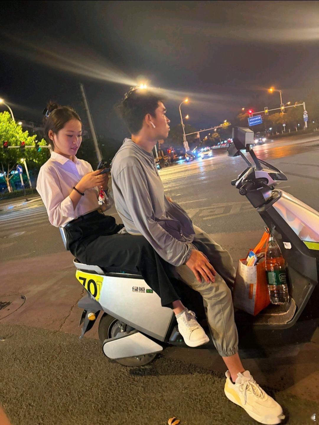 这两人绝对不是情侣关系​​​