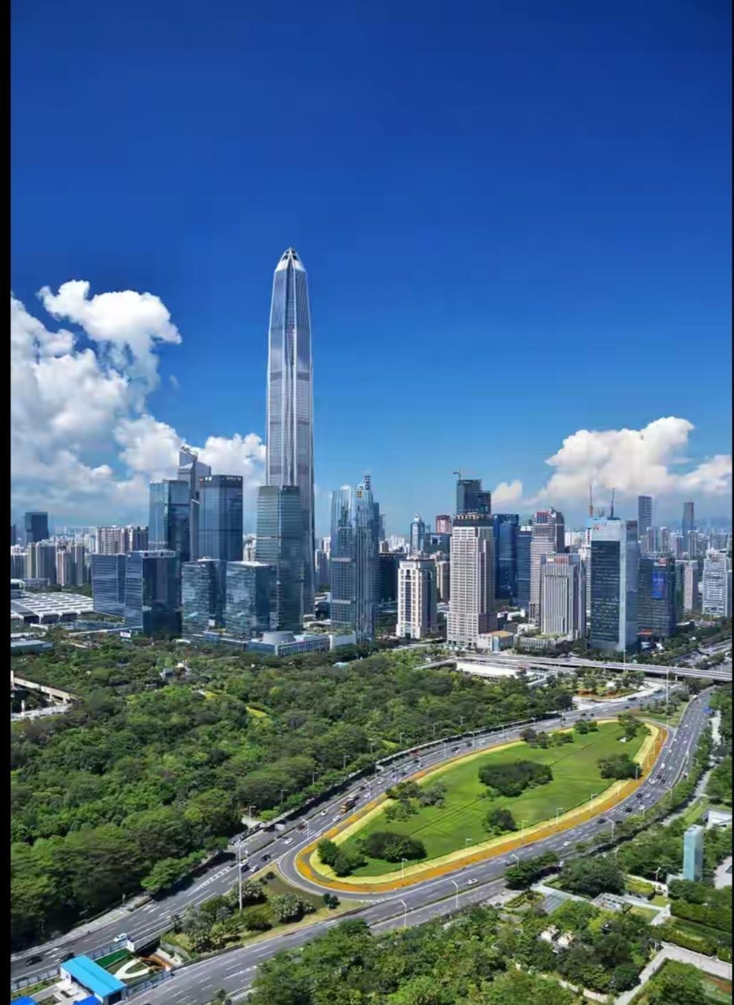 30年突飞猛进，深圳今非昔比，GDP早已把香港甩在了身后！深圳不再需要仰视香港，