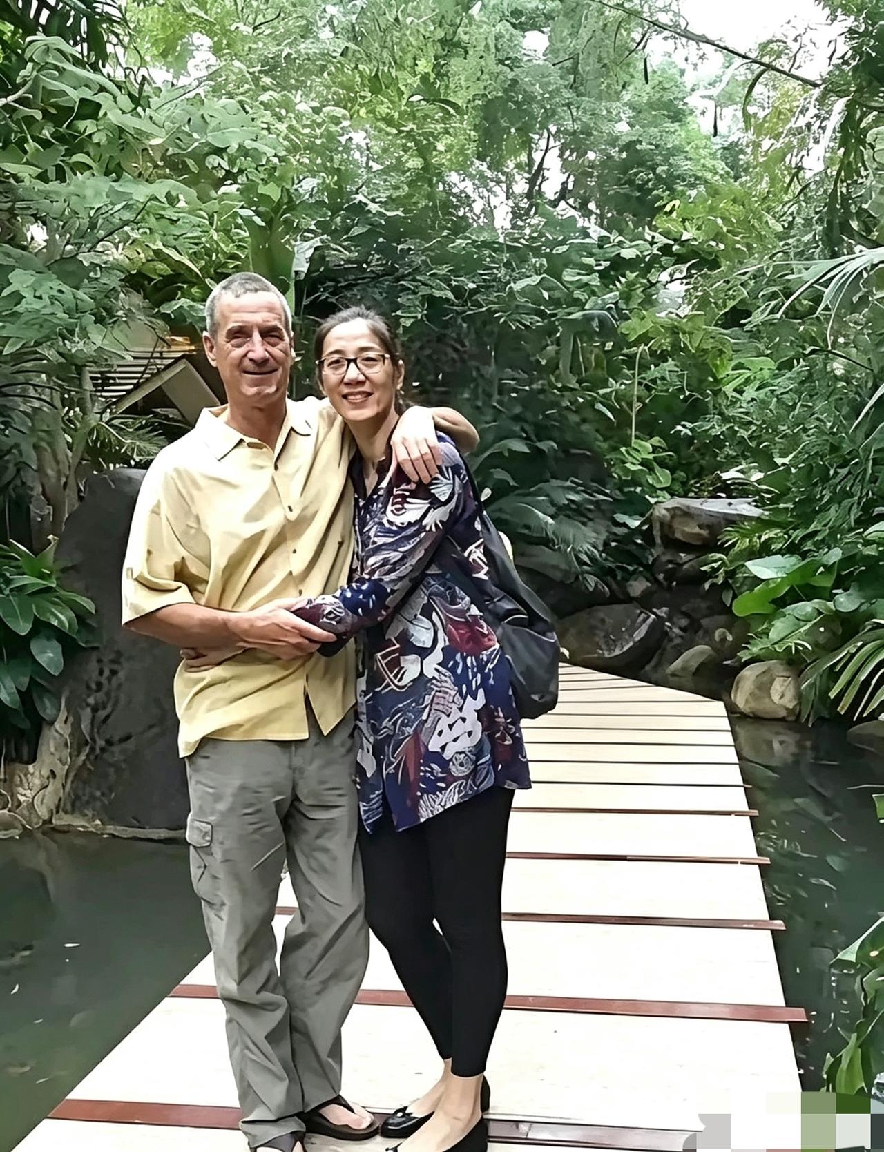 女排李月明，长得十分漂亮，离婚后，2003年再婚，育有一儿一女，儿女双全。如今5