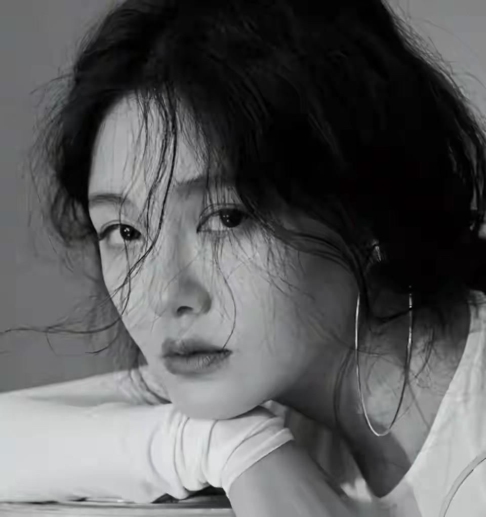 大s家人选择继续要求强制执行张兰之前的网络侵权问题，引发众怒？我就纳闷了，人家