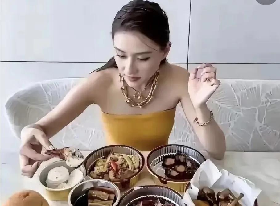 来自赌王女儿的下午茶。好奇吃那么多，怎么还那么瘦？老公说我傻，人家又不是像咱