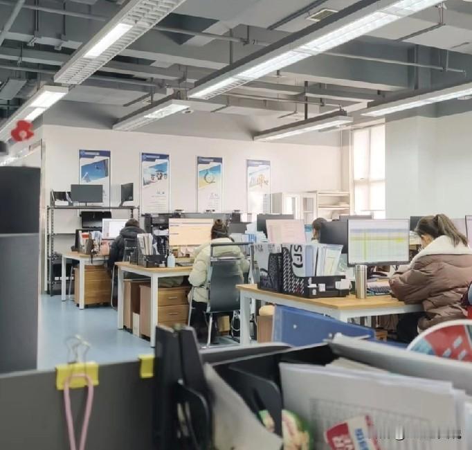 这都行[笑着哭]年前面试通过的候选人，公司直接匹配他的预期工资（候选人上份工作25