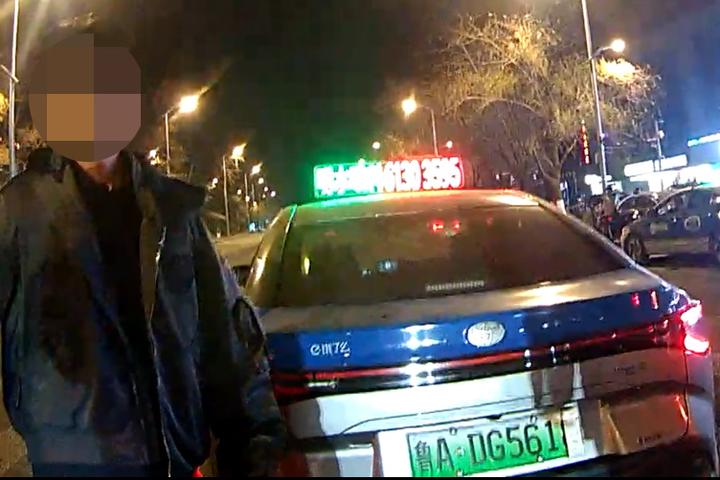 出租车发票竟成遮牌工具，济南一出租车驾驶人被罚！近日，济南市公安局交通管理支队历