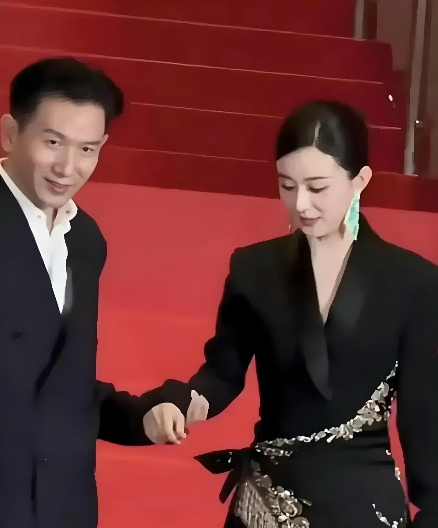 后知后觉，这眼神充满了对彼此的欣赏​​​