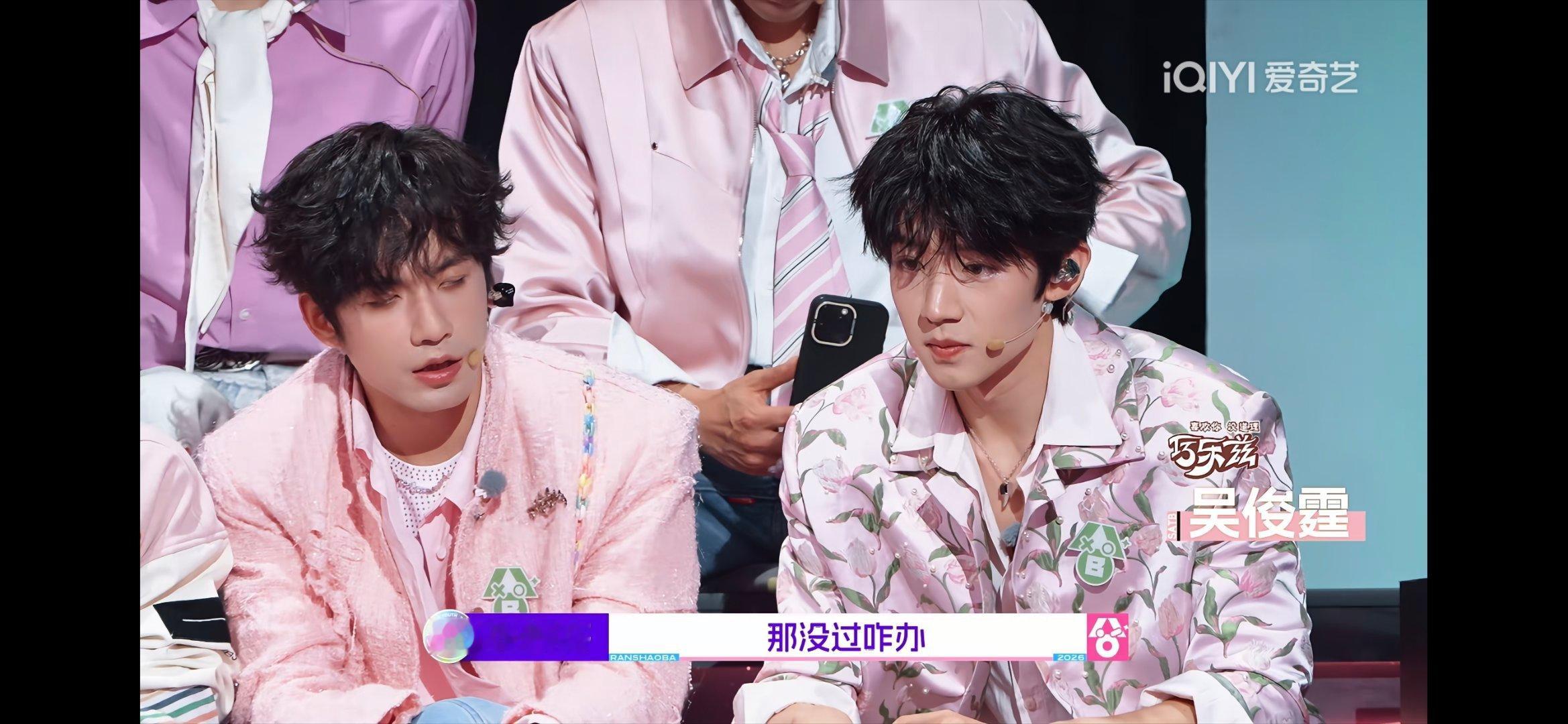 ——没过咋办？——衣服都白租了。