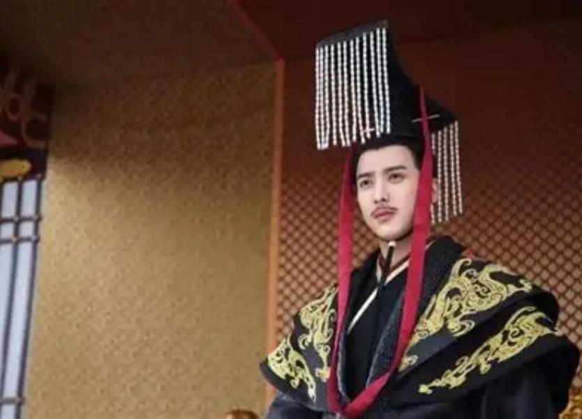 老皇帝死后太子很高兴，后来立了5个皇后，还成就了一位千古明帝。古人一妻多妾常见，