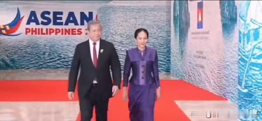 菲律宾东盟峰会，柬埔寨首相洪马内夫妇出席；泰国总理阿努廷夫妇出席；新加坡总理黄循