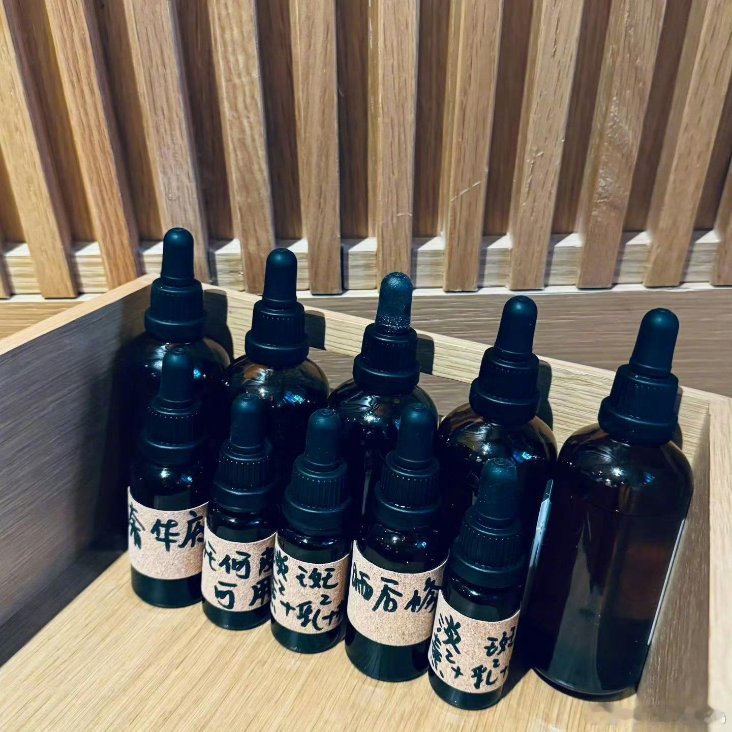 孙俪分享自调精油配方孙俪发文分享独家自调精油配方，文字间充满了风趣和骄傲，从她不