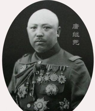 1918年，唐继尧让妻妾以打麻将的名义，将手下庾恩旸的妻子钱秀芳骗到家里。还没打