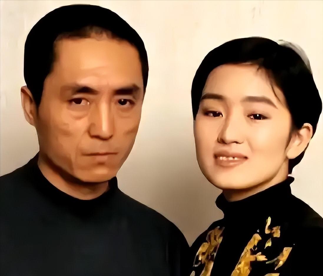 1995年，同居8年后，巩俐卑微地向张艺谋说：“结婚吧，我给你生三四个孩子！”谁