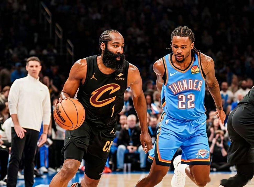 哈登：米球王，我是手指有伤，莫布里是伤病管理，你也不打？？战略性放弃？？？米切尔