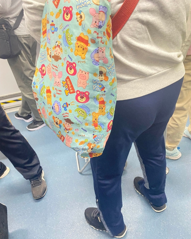 这两个女人，谁的人生更有意义？A，今年53岁，初中毕业，20岁结婚，生了一儿