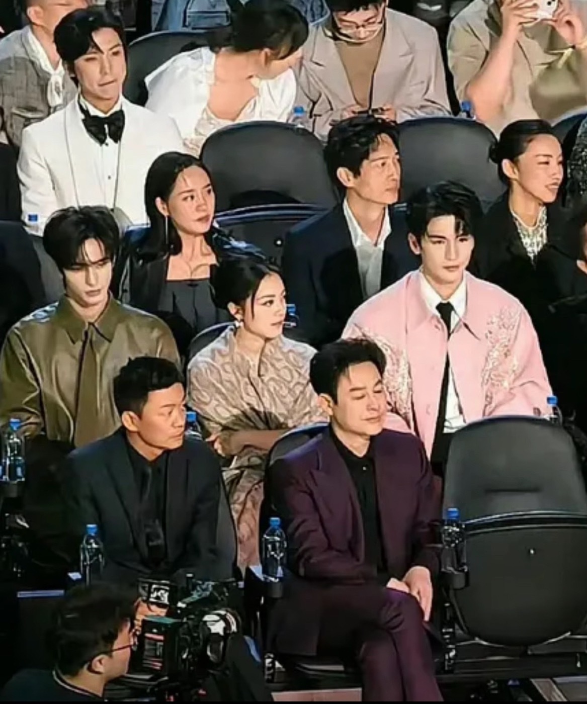 🐮颜值吹得太夸张了，其实和王安宇同框都没啥赢面…和宋威龙同框对比就更明显了，龙