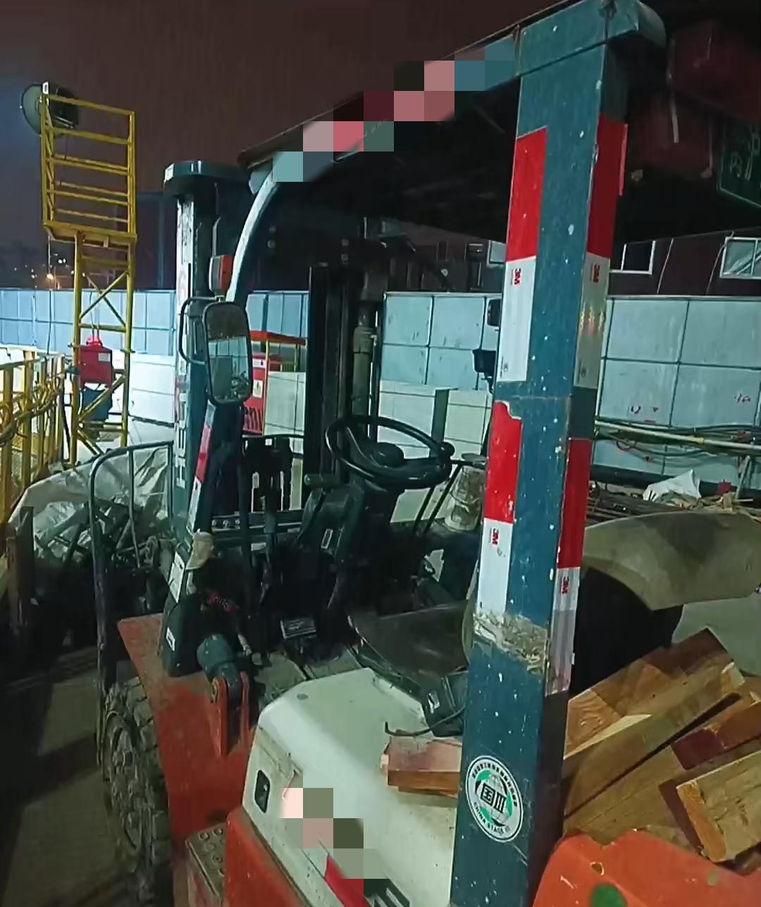 来了一个聋哑人应聘我厂6000元一月的叉车司机岗位，这个有点难搞，聋哑人应该属于