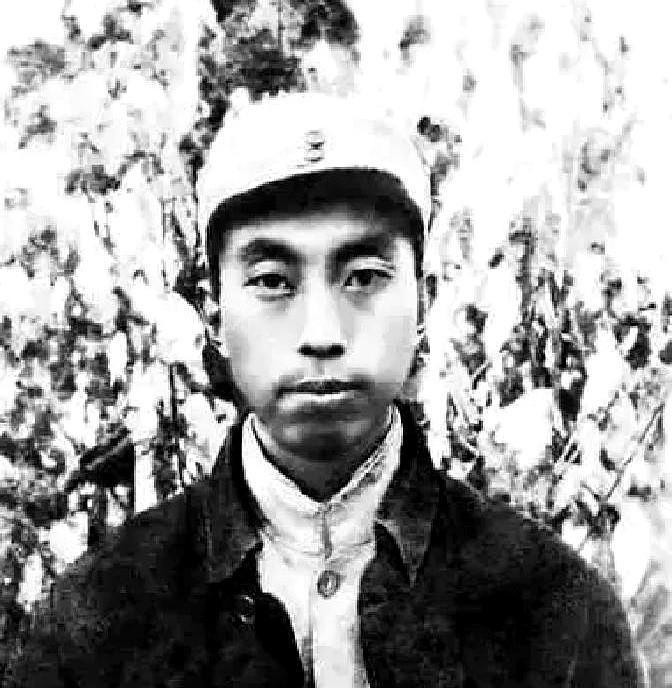 2008年华国锋的治丧名单递到家里，家属提笔划掉了一位前同事的名字，添上了一位平