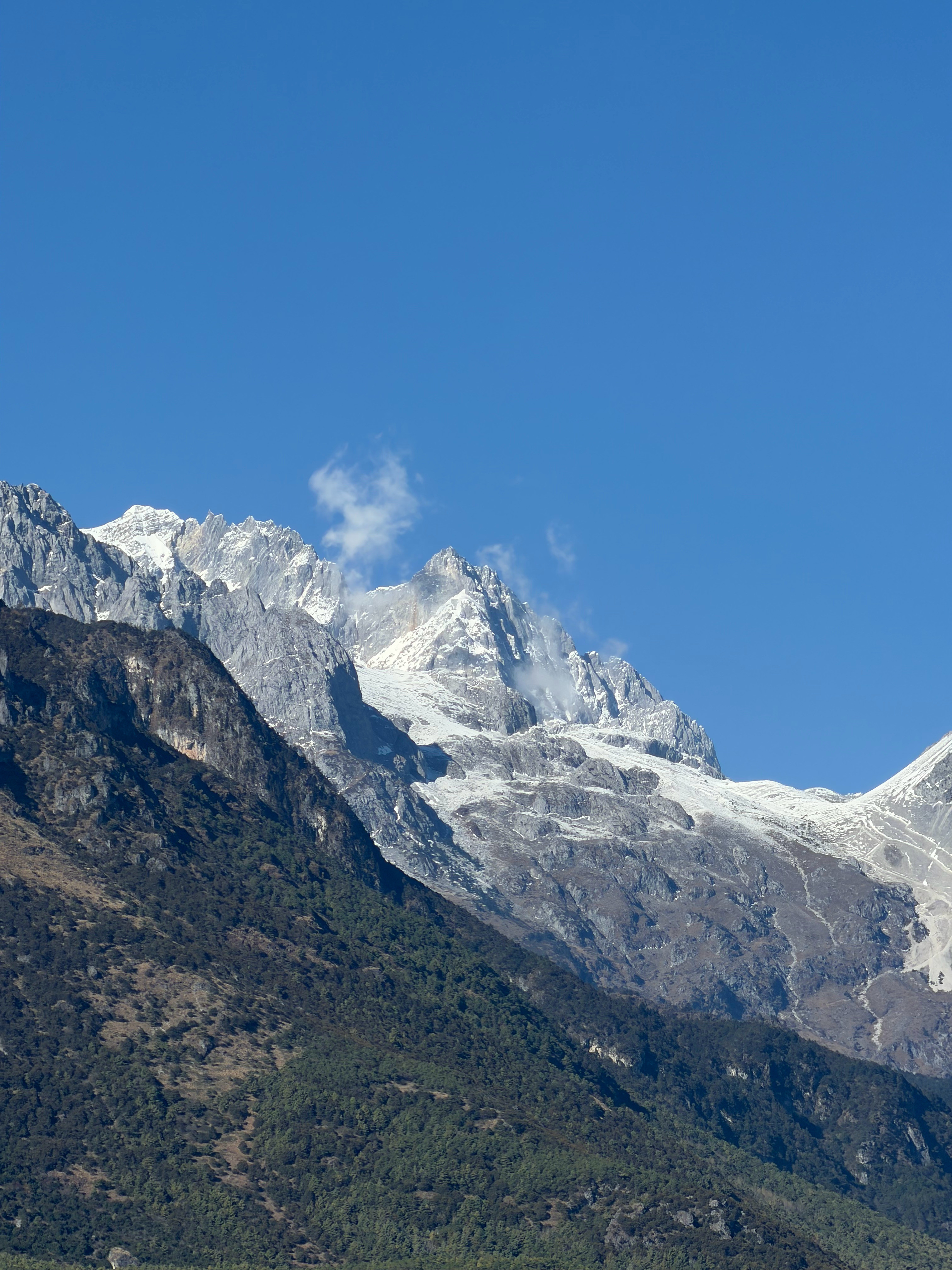 来丽江生活了三个多月了，又一次成功地验收了一个全新的自己。如雪山，如晴空万里，如
