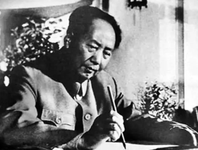 毛主席曾经评价朱元璋，说得特别有意思。他说，老朱这个人哪，“大字不识几个”。19