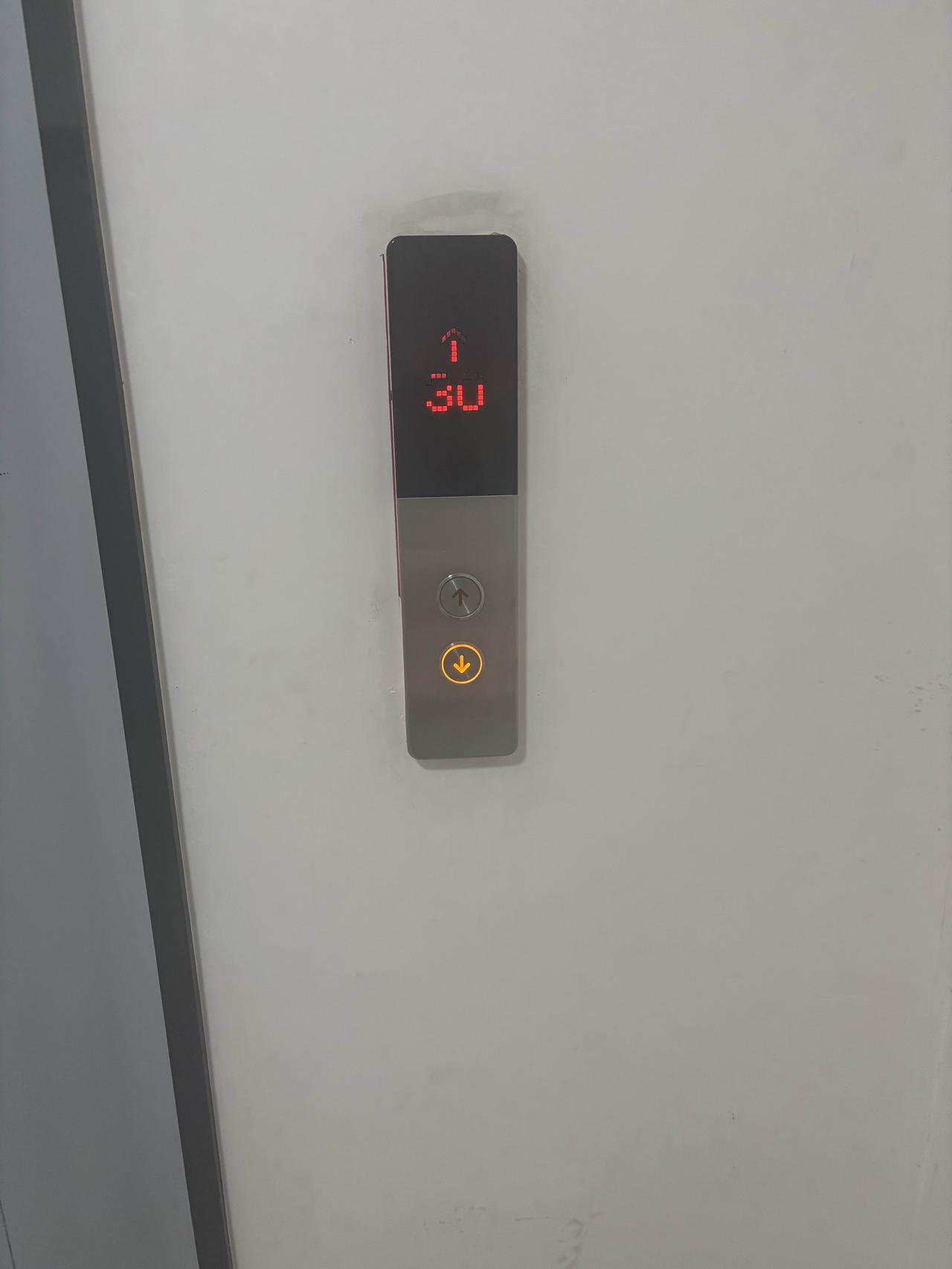 朋友们，劝您们以后买房子千万不要买有特别高的楼房笔者的家楼