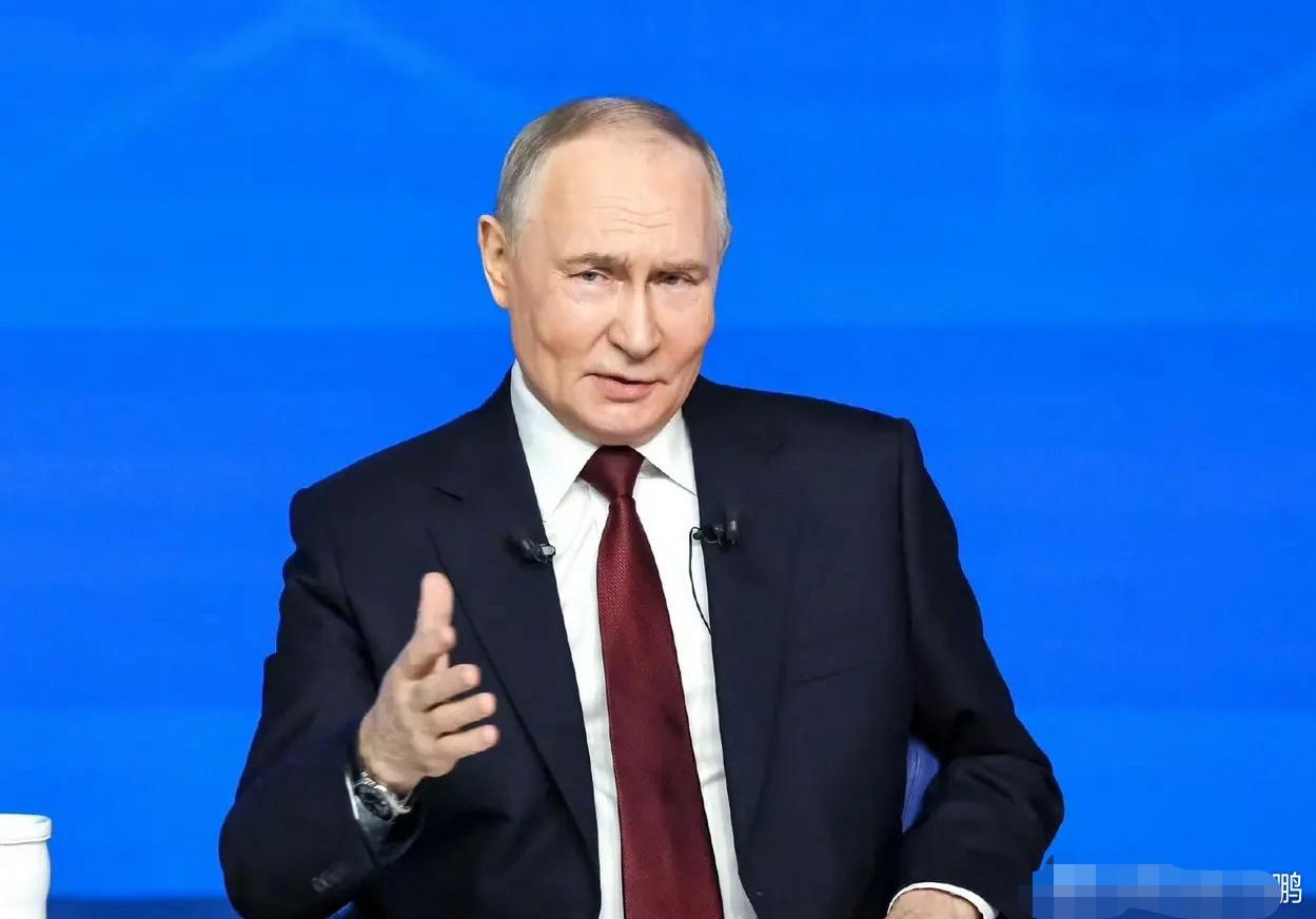 谁说普京就不能谈恋爱了？普京首认恋爱引爆全球硬汉总统展露柔情一面。普京公开恋情