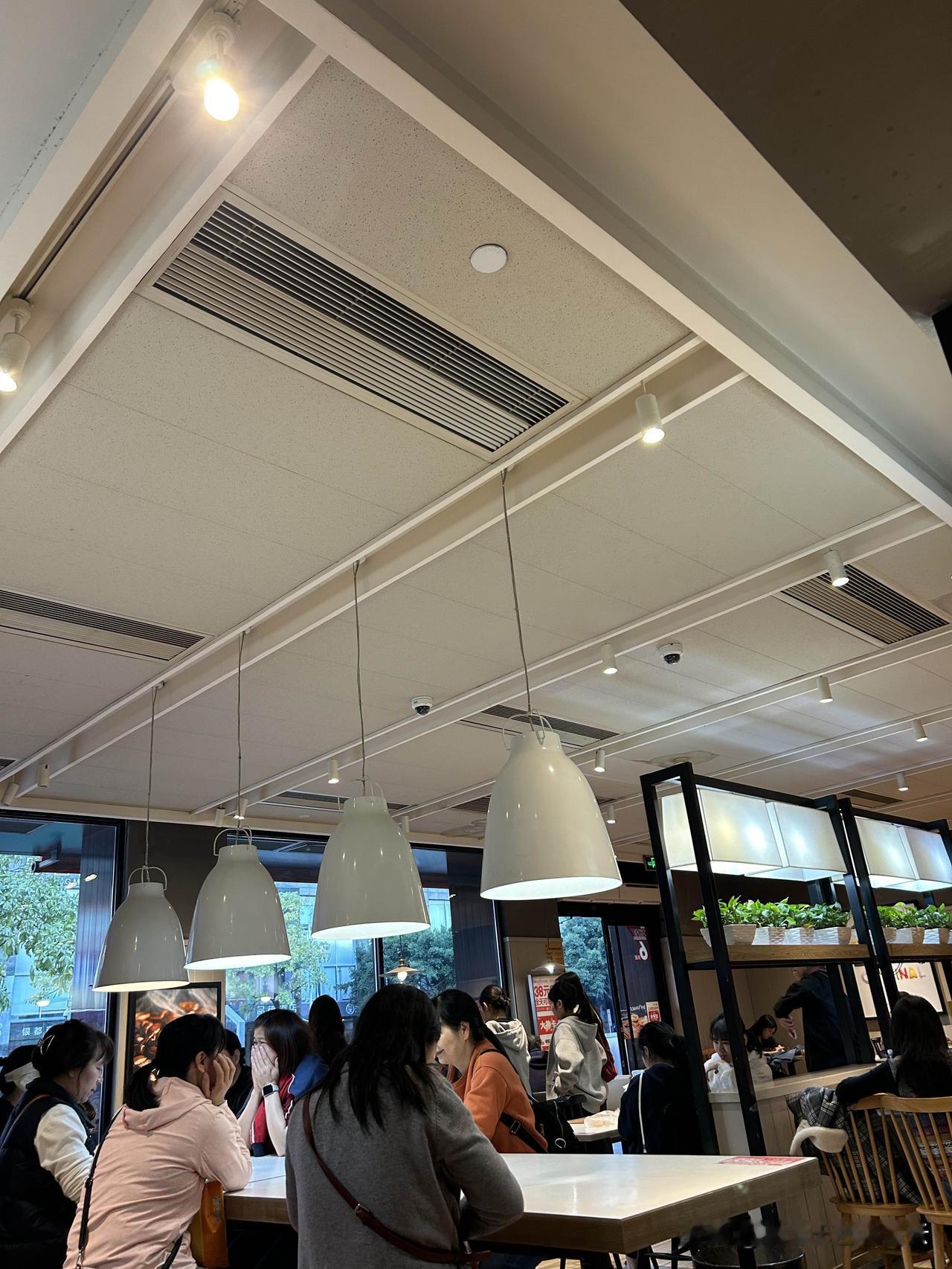 坦白讲一句吧，这个世界上90%以上的工作都是拿来混日子的。上班的打工人只需要