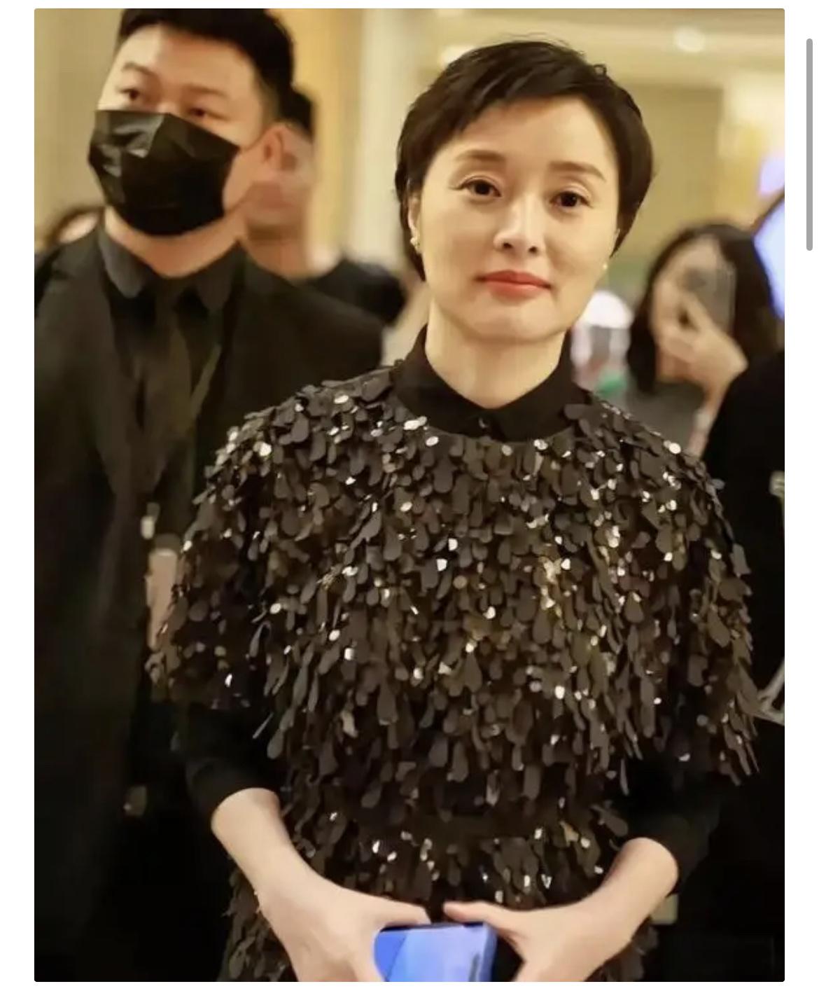 53岁不婚不育的吴越，被网友说“老了谁养你”，她淡定回应：“结婚有什么值得骄傲的
