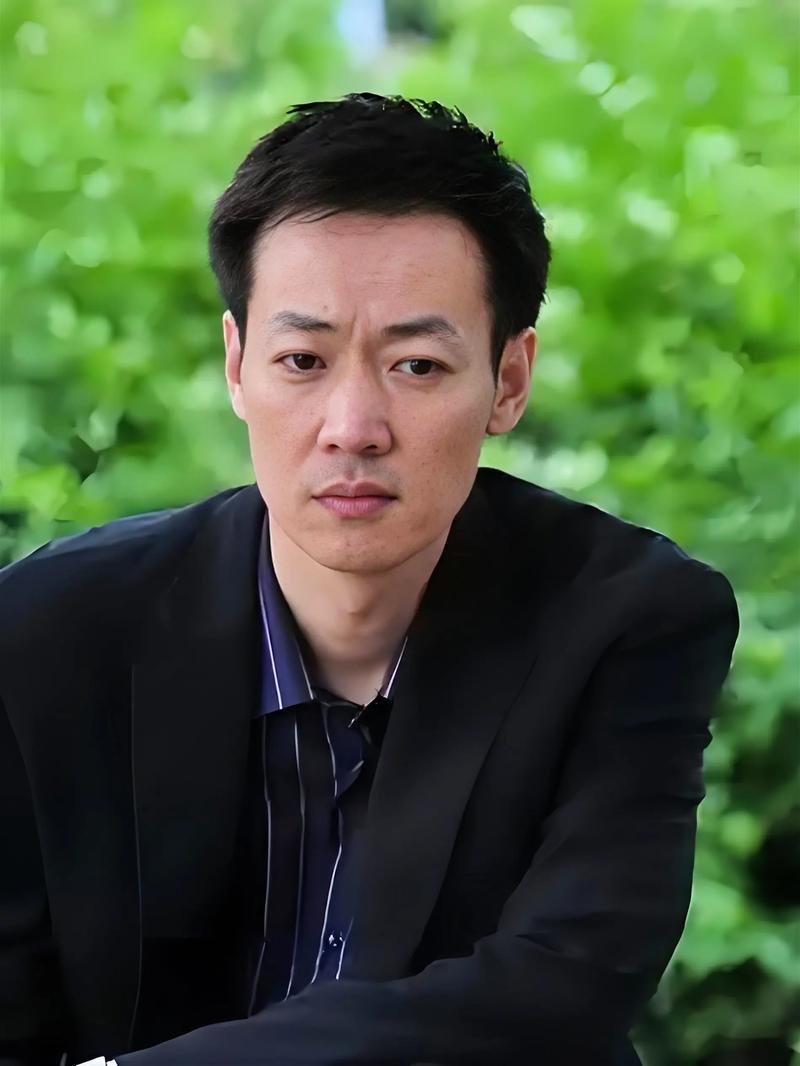 辛柏青被问如何看待网友撮合他和吴越，他的回答太圈粉了，最近的热搜上有一幕采访真的