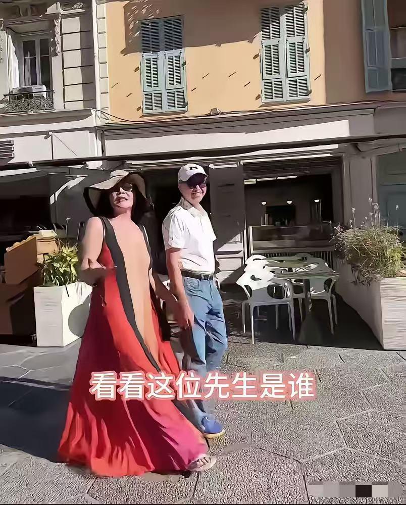 张兰男朋友正面照曝光！67岁的张兰正式给大家介绍她的男朋友，还洋气的用英文介绍