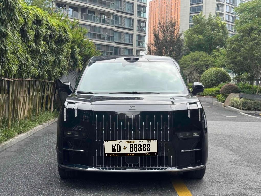 想入手一台气场拉满的纯电豪华MPV，家用商务两用，二手极氪009很合适。市面上4