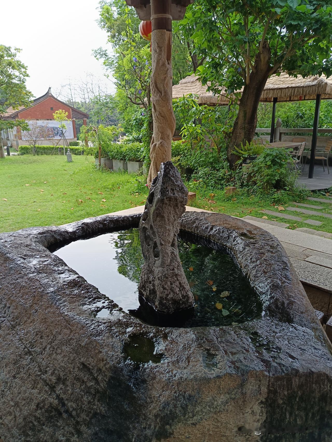 很喜欢最有边界感的一段话：“永远不要指出你身边的人的任何问题，包括你的亲戚