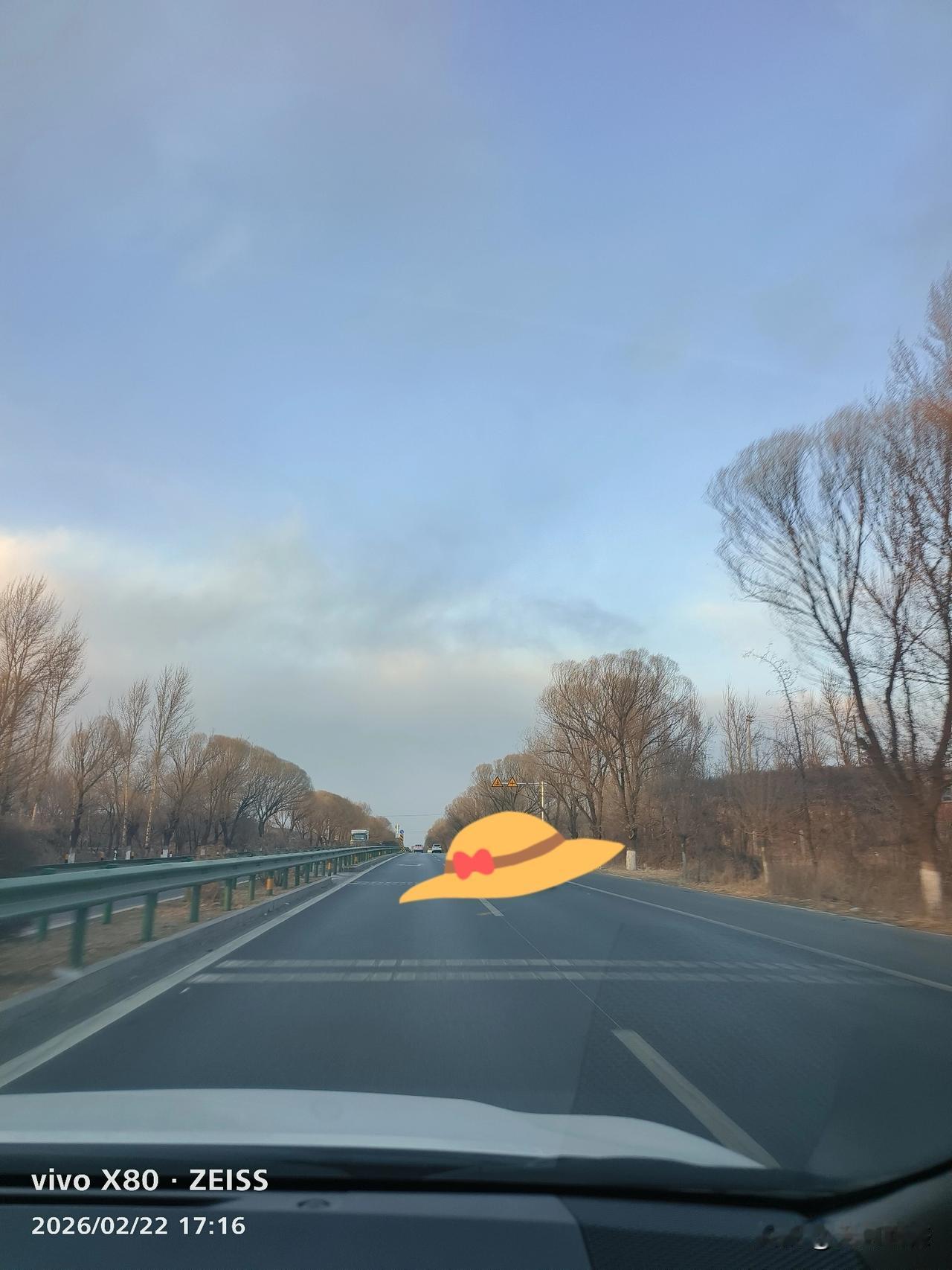 拜年回来，发现前面有一台车，一直奔跑在我的前面，我在后面居然跟了50公里！