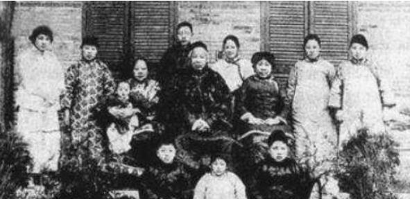 1919年，63岁的康有为娶了18岁的张光。新婚期，康有为别提有多幸福。但几年后