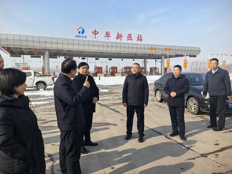 中牟新区站真的近了！近日，郑州市交通运输局检查组抵达连霍高速中牟新区收费站。现