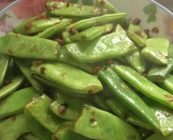 每株都有“剧毒！”有人因为吃了它患上尿毒症，但是家家户户却依旧在吃它，“曾是大锅