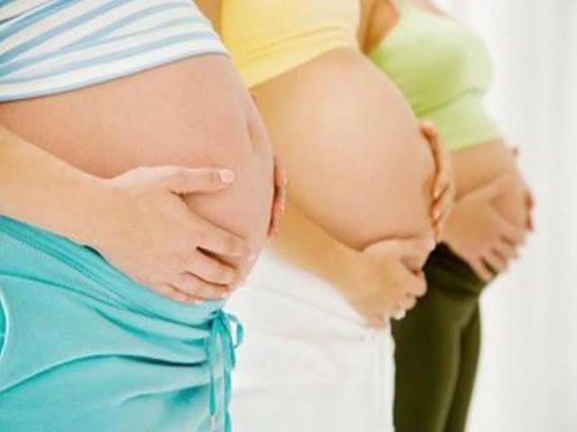 顺产生下宝宝9个月, 宝妈却觉得肚子总是动, 医生一检查瞬间冒汗