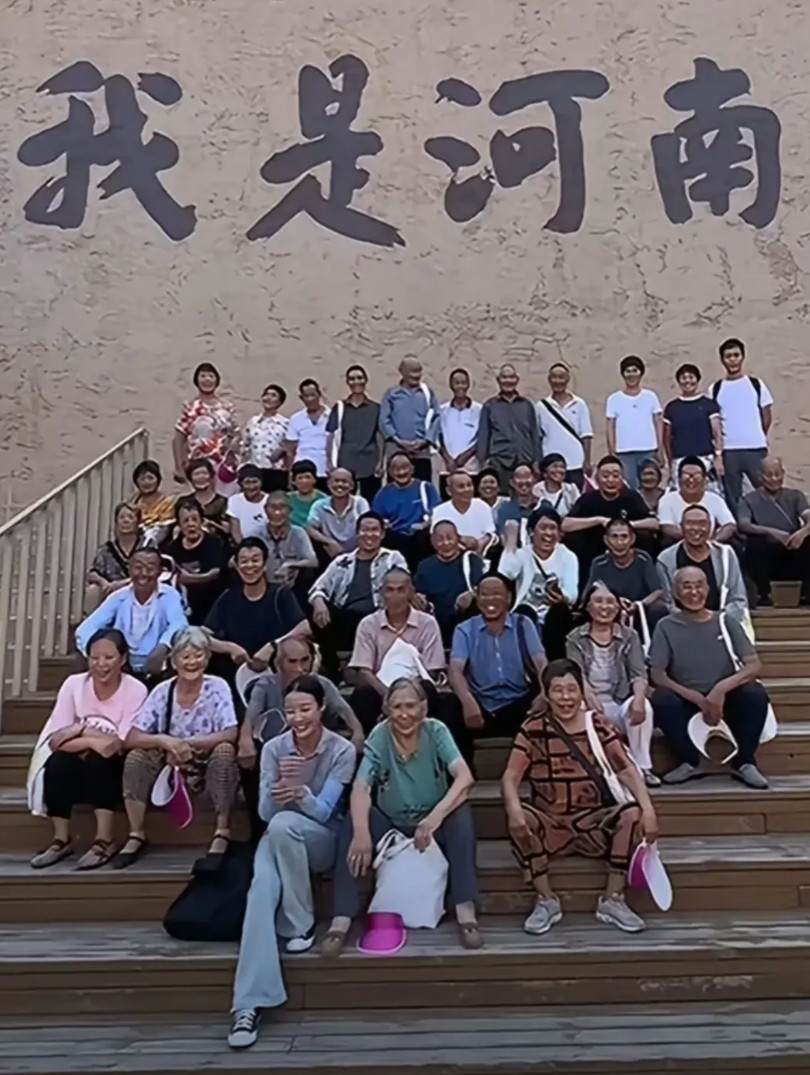 李福贵真是网红界的一股清流！别人红了以后，抓住流量频繁开直播、带货，赚得盆满