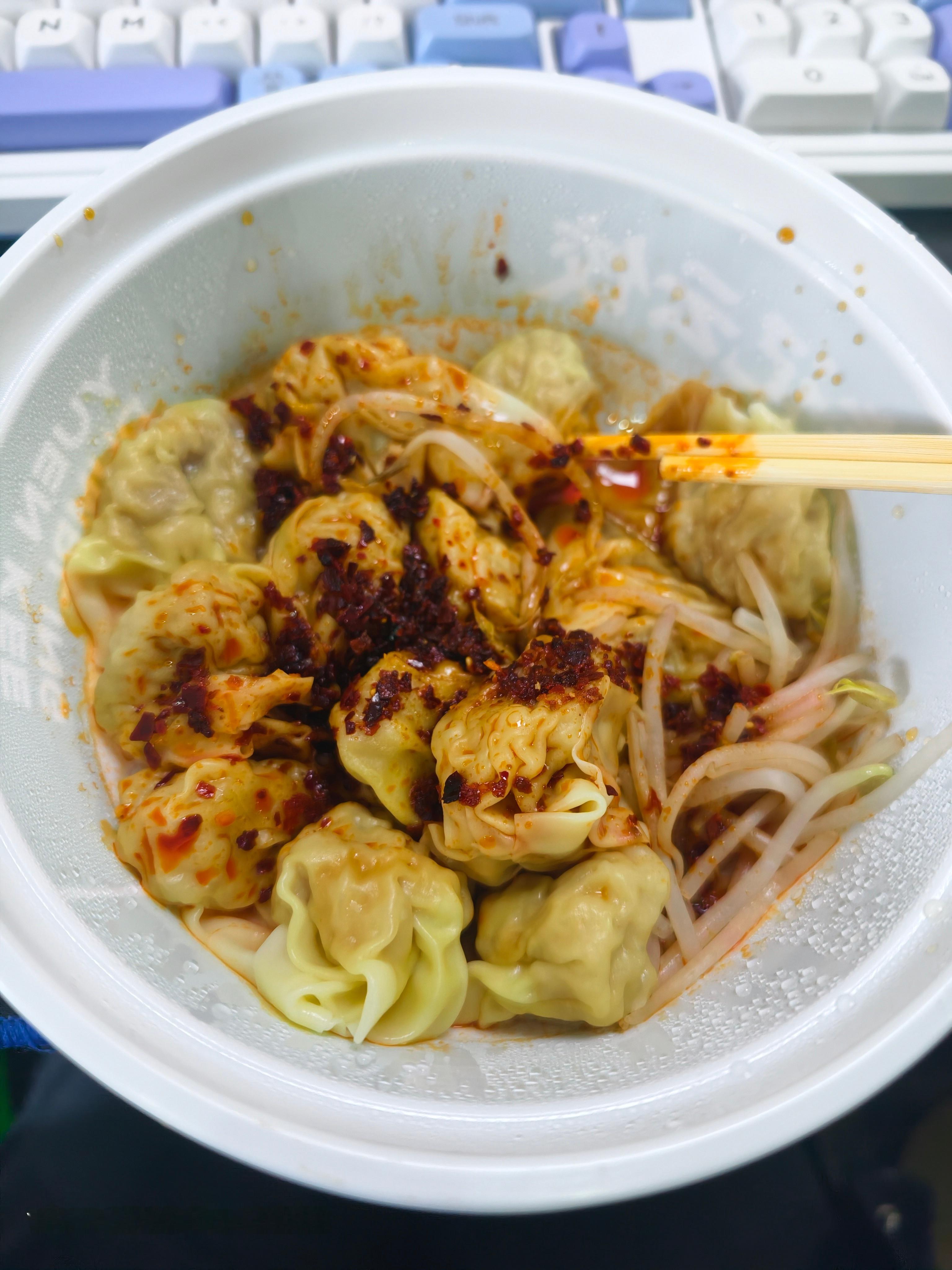 干饭，中午吃袁记云饺，味道还可以，就是量太小，15个吃不饱。鲨鱼的日常生活