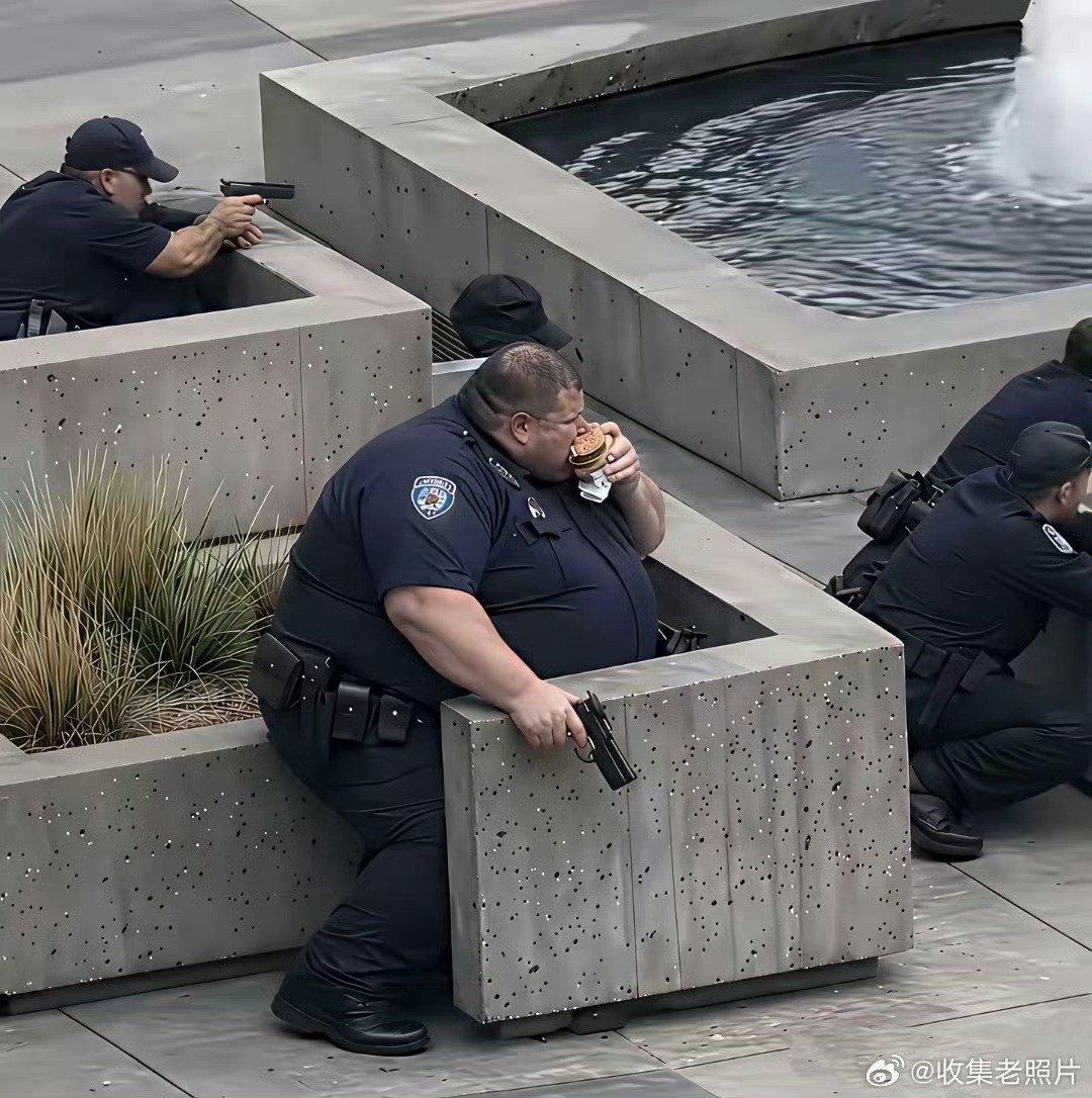 这位美国警官中一枪，绝对没事！