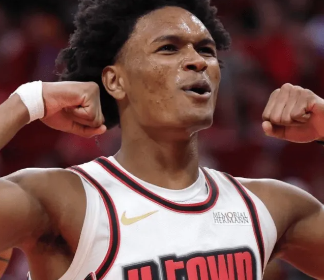 NBA评论员帕金斯在今天的一档节目中谈到了阿门-汤普森。帕金斯说道：