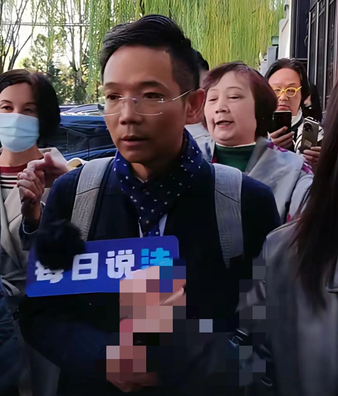 终于有人戳破王某晶撤诉的真相！哪是怕李圣律师，分明是被“队友”坑惨还不敢吱声！