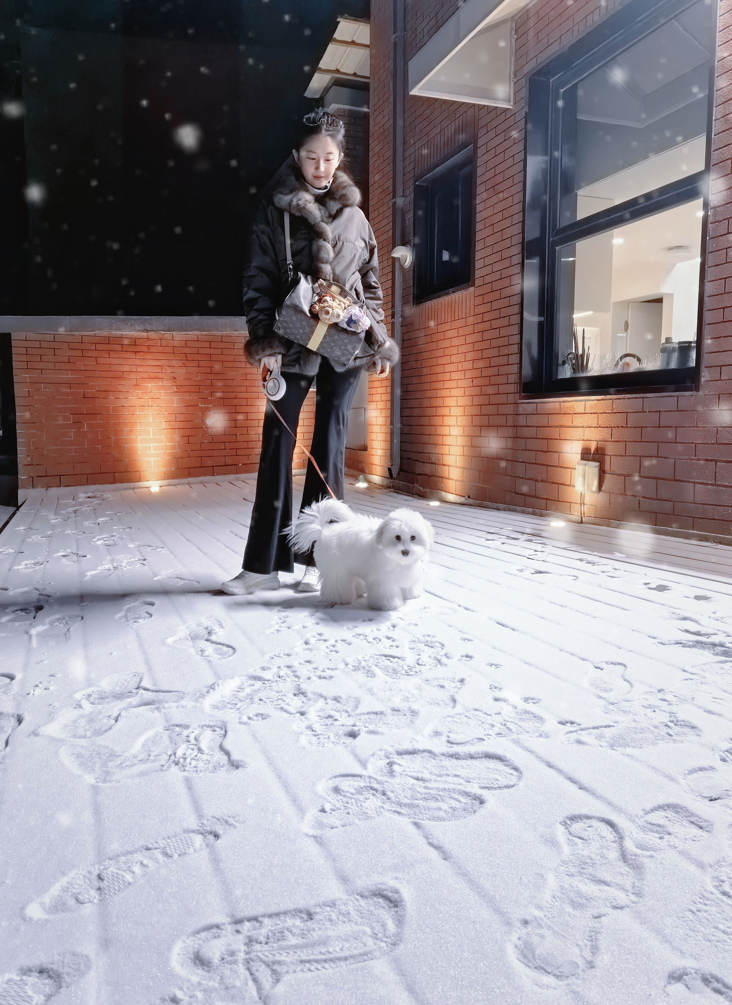 为什么刘亦菲的狗叫做哈哈，因为刘亦菲的小名叫做茜茜（xixi）。为什么刘亦菲的