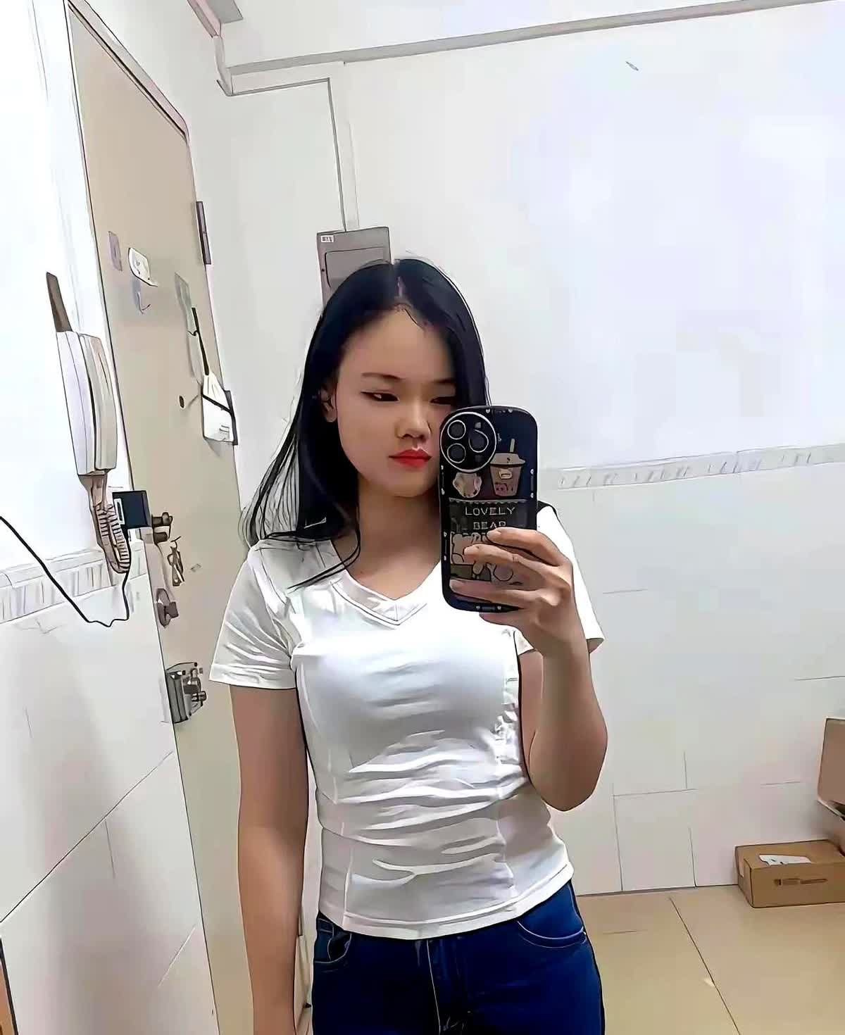98年的我，今年27岁了，离婚了，还带着一个4岁的女儿。我现在在江苏昆山