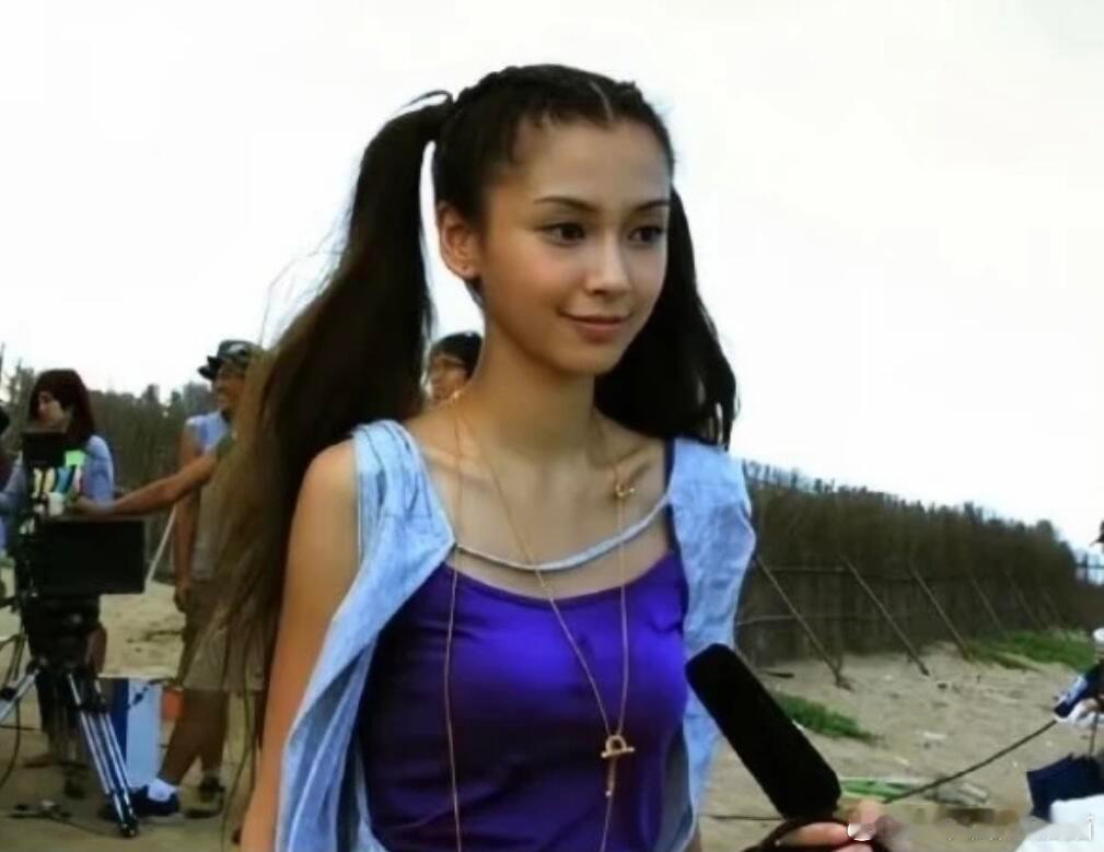 baby早期的洋气感来自👀吧❓感觉早期的baby真的也好美啊，这种妆造都能驾驭