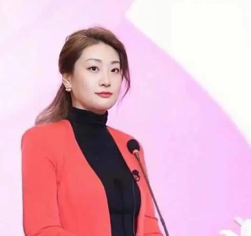 宗馥莉有孩子没？大家有人知道吗44岁未婚，把娃哈哈从父亲手里接过来，