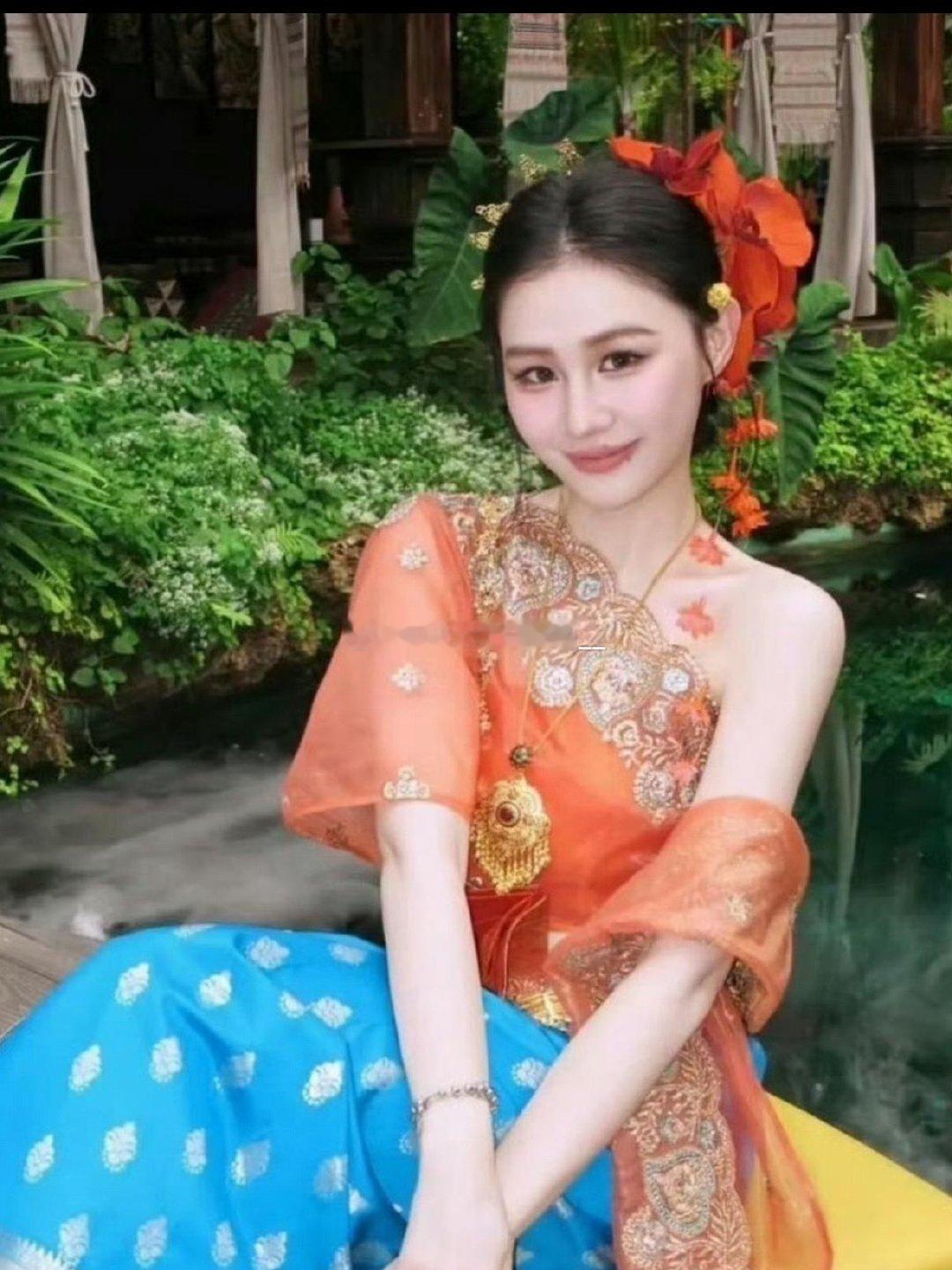 金靖瘦了以后五官都变清晰了，现在眼睛真的好大​