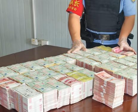 解释不清了！福州，两男子用行李箱拖400万元现金坐火车，在车站过安检被查出后，理