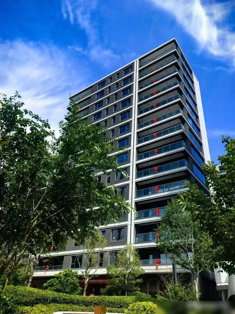 ​9000/㎡！这绝对是西安最憋屈的房子！​售楼部一开始卖将近2万元/㎡，