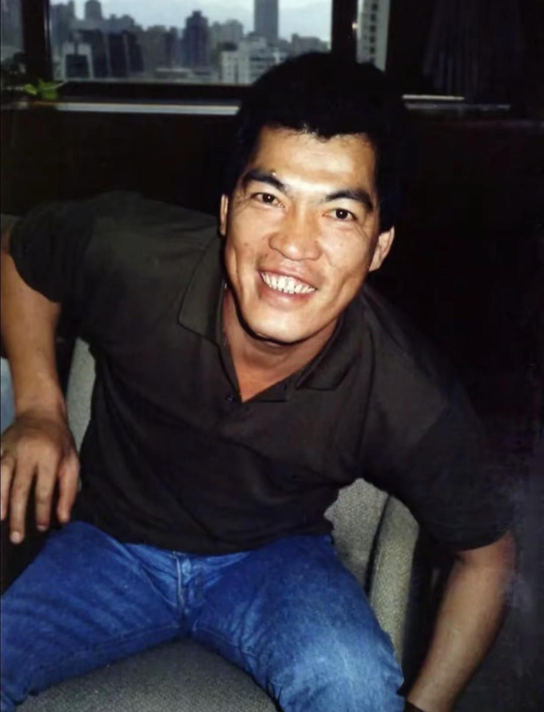 2005年的时候，蓝洁瑛负债累累，精神失常没钱吃饭，每天在住所附近的饭馆，